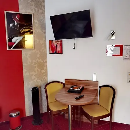 Lion Blue Point 3* تولين